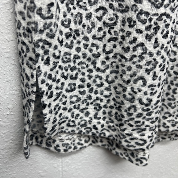 Bobeau Animal Print Women's Feminine Timeless Relaxed Classic Top Size Small - Picture 8 of 11